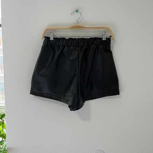Forever 21 Black Faux Leather Shorts Size Small - Picture 6 of 6